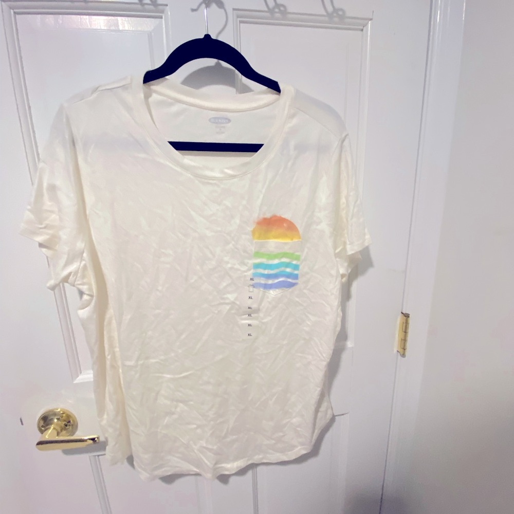 White old navy tee